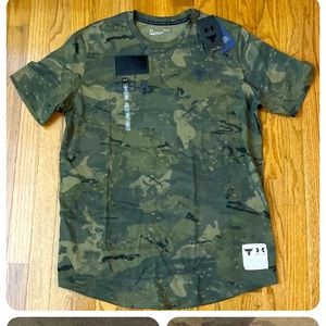 New With Tags Under Armour Project Rock Veterans Day Shirt Small